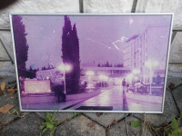 SLIKA na lesonitu v lepem kovinskem okvirju brez stekla 59 x 39 cm