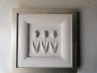 SLIKA reliefna v debelem kovinskem okvirju brez stekla 25 x 24,5 cm