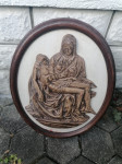 SLIKA reliefna v ovalnem lesenem okvirju brez stekla 57 x 67 cm