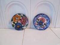 2 starinska krožnika iz keramike za steno