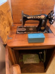 Antični vintage šivalni stroj USHA - zelo redek zelo dobro ohranjen