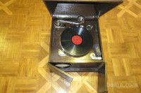 gramofon starejši na navijanje