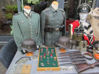 KUPIM ČELADE,BAJONETE,UNIFORME,ODLIKOVANJA,NOŽEPLINSKE MASKE