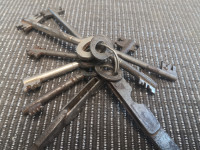 Lot 10 kom stari ključi,starinski ključi,star ključ,vintage ključi,