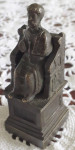 miniatura skulpture SVETEGA PETRA na podstavku