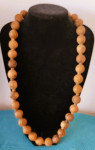 Ogrlica iz naravnih lesenih perl