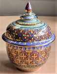 porcelanasta posoda s pokrovom za nakit