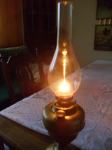 Prodam medeninasto svetilko na petrolej  L.1883