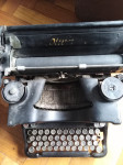Prodam star pisalni stroj