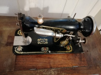 Retro Vintage šivalni stroj in miza, 100 let star