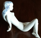 Royal Dux Porcelan - Golo dekle