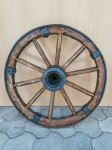 Stara lesena dekorativna kolesa.
