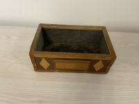 stara lesena škatla brez pokrova
