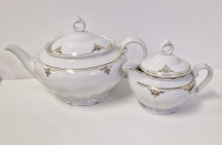 Starinski čajnik in sladkornica z zlato poslikavo