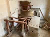 Starinski kmečki mlin za mletje žitaric