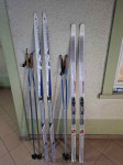Tekaške smuči ATOMIC 173cm,FISCHER 164cm s palicami.