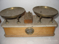 za zbiratelje starin- prodam staro lekarniško tehtnico