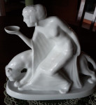 Zbiratelska figura Heubach “Egipčanka s panterjem”, beli porcelan