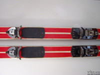 STARINSKE LESENE SMUČI ELAN Z OKOVJEM THUNDER