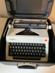 Starinski / retro pisalni stroj Olympia Monica