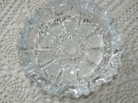 Velik kristalni pepelnik, ročno brušen, premer dobrih 18 cm