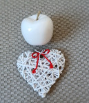 Keramično jabolko in pleteno srce, dekoracija