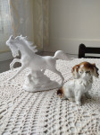 Kip - "konj na podstavku" in kip "kužek", porcelan