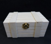Lesena skrinjica 13 x 8,5 x 6,5 cm