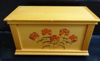 Lesena skrinjica 27 x 13 x 16 cm, gorenjski nageljni