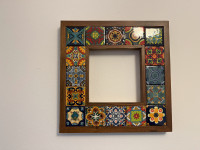 Leseni okvir z mehiško keramiko