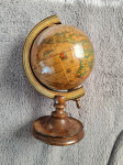 Manjši lesen globus