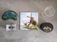 Različni dekorativni izdelki šatulje, steklena vaza, poslikan kamen