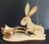 Zajček s samokolnico 13 x 6 x 10 cm