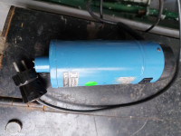 Električni mešalec 220V