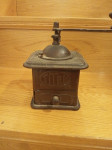 Starinski mlinček za kavo
