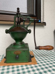Večji Pežojev mlinček, popolnoma original in zelo ohranjen