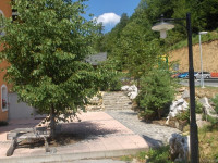 KAMEN ZA OBLAGANJE STEN, STOPNIC, DVORIŠČ