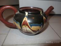 čajnik oz. vrček iz keramike