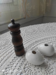 Lesen mlinček za poper in svečnika v obliki jajca