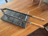 Stojalo za rezanje pršuta