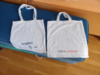 Dve platneni torbi za nakupovanje