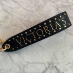 Obesek za ključe Victoria's Secret