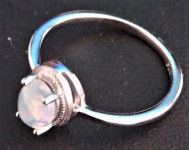 srebrni prstan z opalom