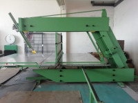 Kotna žaga za razrez pene,filca,vate...