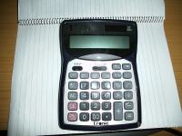 Namizni kalkulator večfunkcijski za 10 eur