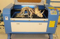 Lasersko gravirni stroj FL-690, 90W Reci - NA ZALOGI