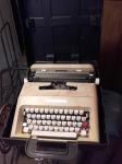 pisalni stroj v kovčku