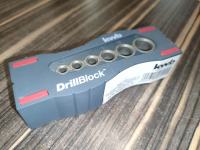 Pripomoček za pravokotno vrtanje lukenj DrillBlock