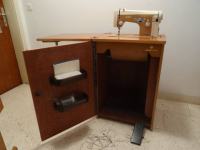 Šivalni stroj BAGAT Super Slavica L   777 v omarici