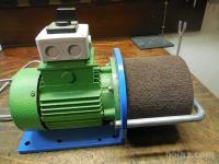 Stroj za servis smuči - poliranje robnikov